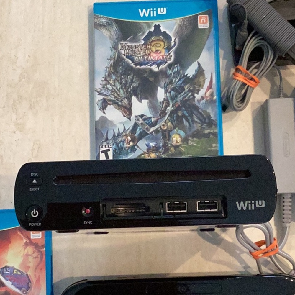 Nintendo Wii U Console 32GB & 2 Games & Gamepad WUP-010 Zelda System Black - Picture 5 of 15